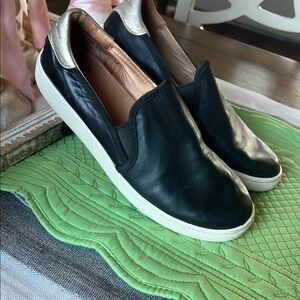 Ugg Black Leather Slip-On sneakers